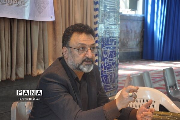 برپایی میز خدمت در مصلی امام خمینی (ره) شهرستان ساری