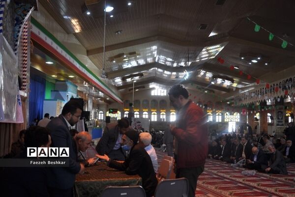 برپایی میز خدمت در مصلی امام خمینی (ره) شهرستان ساری