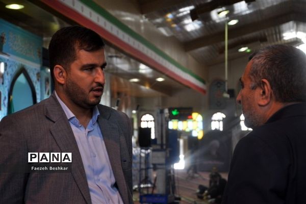 برپایی میز خدمت در مصلی امام خمینی (ره) شهرستان ساری