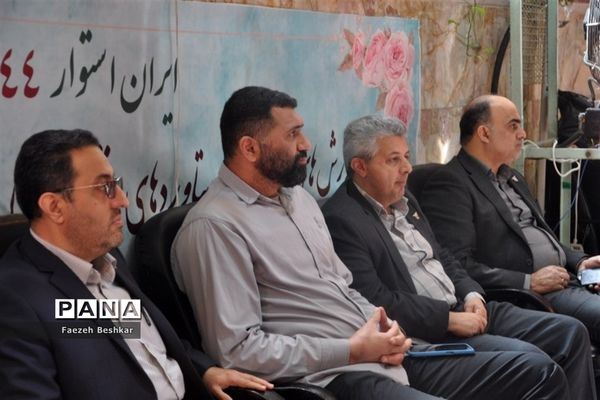 برپایی میز خدمت در مصلی امام خمینی (ره) شهرستان ساری