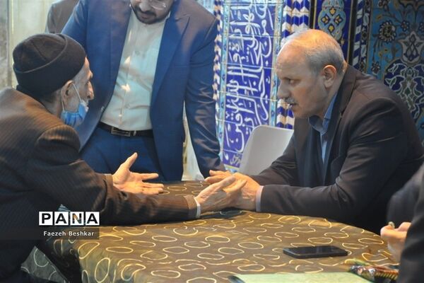 برپایی میز خدمت در مصلی امام خمینی (ره) شهرستان ساری
