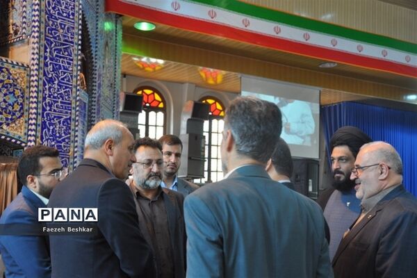 برپایی میز خدمت در مصلی امام خمینی (ره) شهرستان ساری