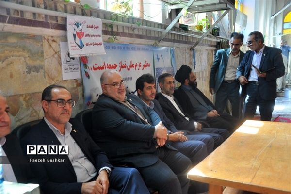 برپایی میز خدمت در مصلی امام خمینی (ره) شهرستان ساری