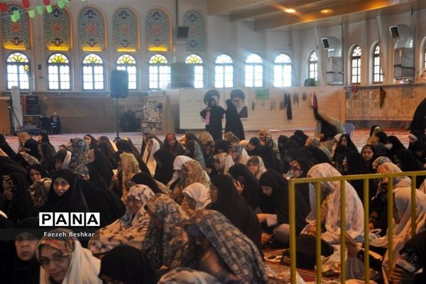 برپایی میز خدمت در مصلی امام خمینی (ره) شهرستان ساری