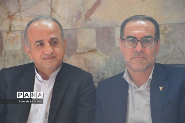 برپایی میز خدمت در مصلی امام خمینی (ره) شهرستان ساری