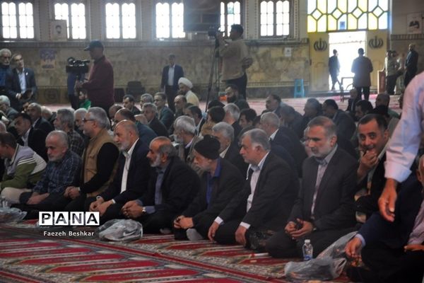 برپایی میز خدمت در مصلی امام خمینی (ره) شهرستان ساری