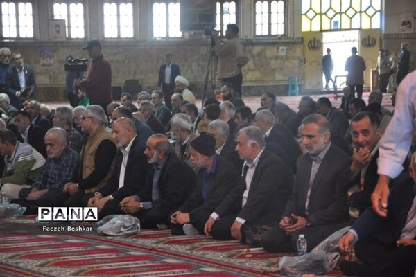 برپایی میز خدمت در مصلی امام خمینی (ره) شهرستان ساری