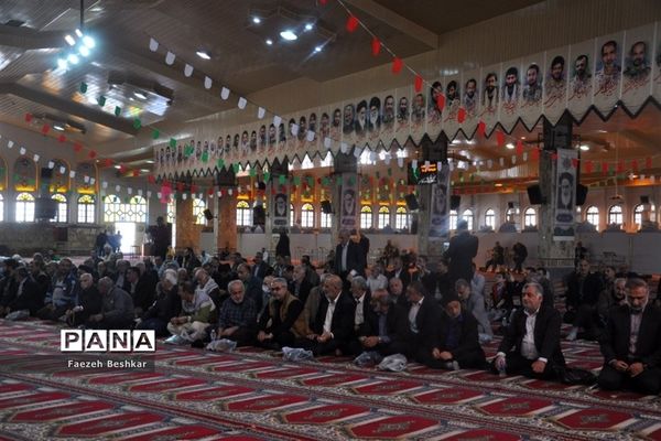 برپایی میز خدمت در مصلی امام خمینی (ره) شهرستان ساری