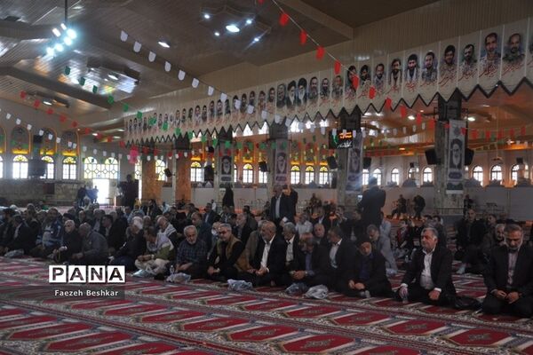 برپایی میز خدمت در مصلی امام خمینی (ره) شهرستان ساری