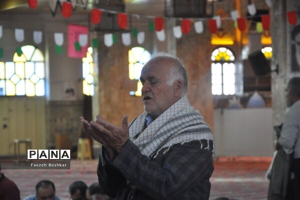 برپایی میز خدمت در مصلی امام خمینی (ره) شهرستان ساری