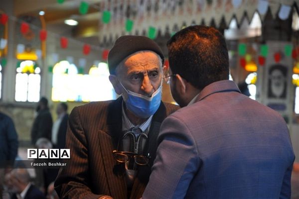 برپایی میز خدمت در مصلی امام خمینی (ره) شهرستان ساری