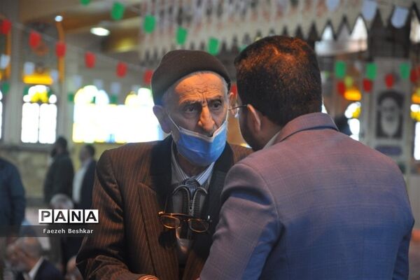 برپایی میز خدمت در مصلی امام خمینی (ره) شهرستان ساری