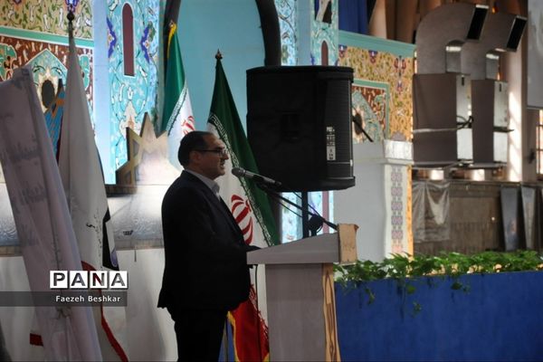 برپایی میز خدمت در مصلی امام خمینی (ره) شهرستان ساری