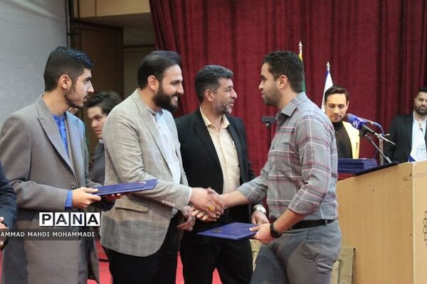 تجلیل از جوانان فعال شهرستان‌های ری و فشافویه در همایش بزرگ جوانان