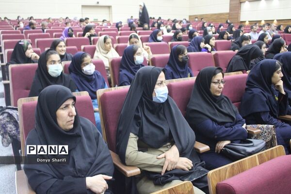 همایش تجلیل از طلایه‌داران دوره سوم تربیت در بوشهر