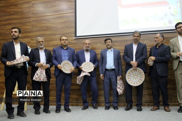 تجلیل از طلایه داران دوره سوم تربیت در بوشهر