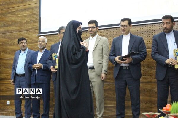 تجلیل از طلایه داران دوره سوم تربیت در بوشهر