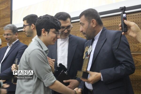 تجلیل از طلایه داران دوره سوم تربیت در بوشهر