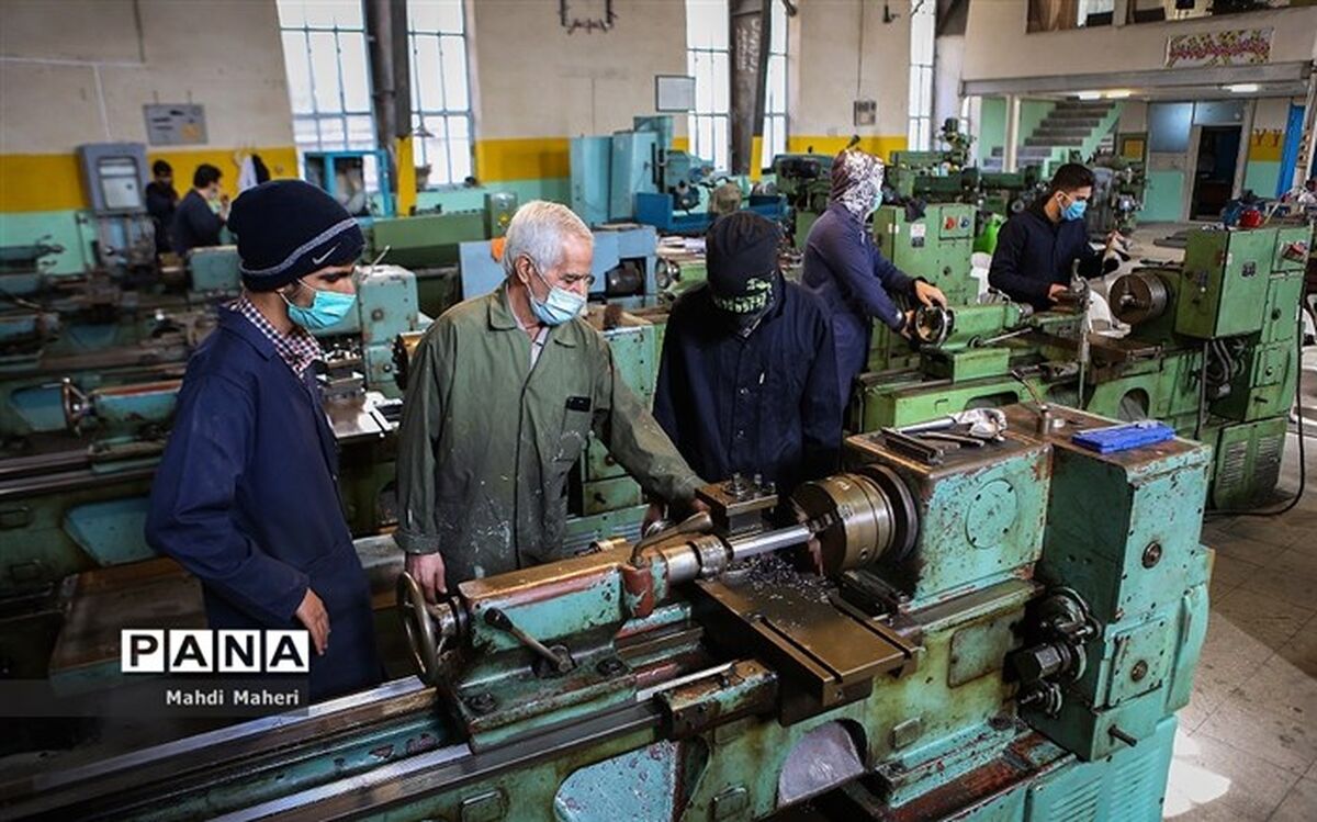 بسیاری از کسانی که جذب بازار کار می شوند فارغ‌التحصیل هنرستان هستند؛ سیاه نمایی نکنیم