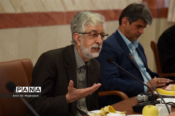 جلسه شورای مدیران مدارس امام رضا (ع) با حضور حداد عادل