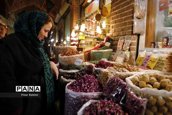 یک قدم مانده به عید در تبریز