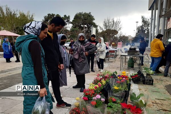 نمایشگاه عرضه مستقیم کالای بهاره در فرهنگسرای خاوران