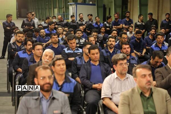 ‌آیین تحویل سال 1402 در سنگر تولید کارخانه کویرتایر