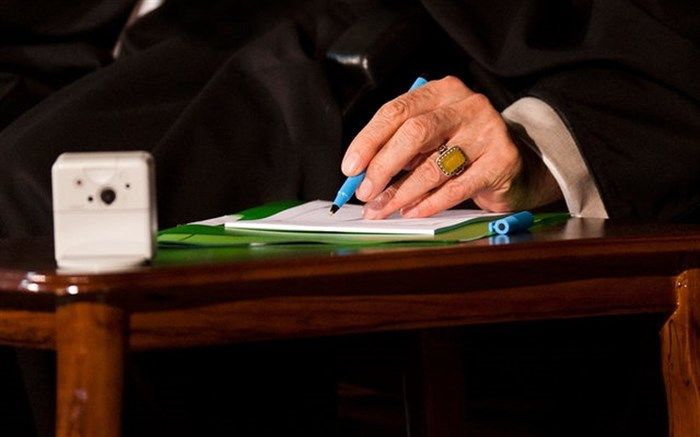 نظر رهبر انقلاب درباره هزینه‌های غیرضروری در ادارات‌