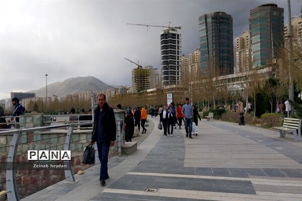 دریاچه چیتگر تهران در آغاز بهار