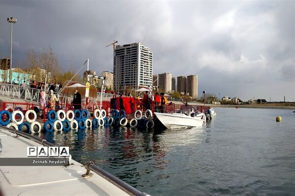 دریاچه چیتگر تهران در آغاز بهار