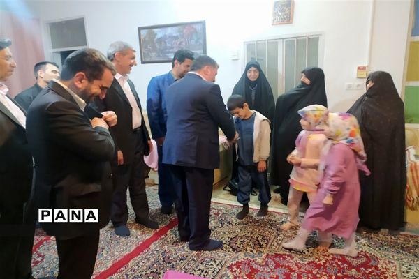 دیدار استاندار یزد با خانواده شهدای مهردشت ابرکوه