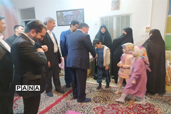 دیدار استاندار یزد با خانواده شهدای مهردشت ابرکوه