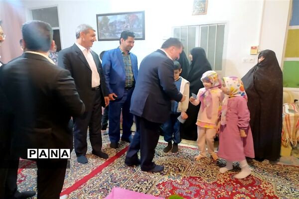 دیدار استاندار یزد با خانواده شهدای مهردشت ابرکوه