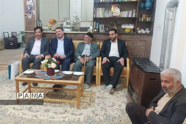 دیدار استاندار یزد با خانواده شهدای مهردشت ابرکوه