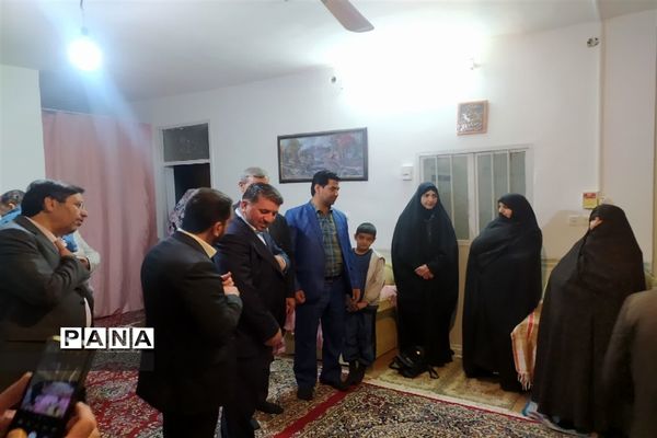 دیدار استاندار یزد با خانواده شهدای مهردشت ابرکوه