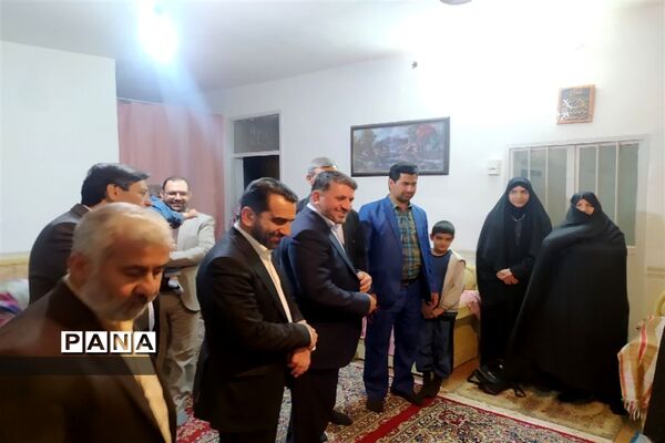 دیدار استاندار یزد با خانواده شهدای مهردشت ابرکوه