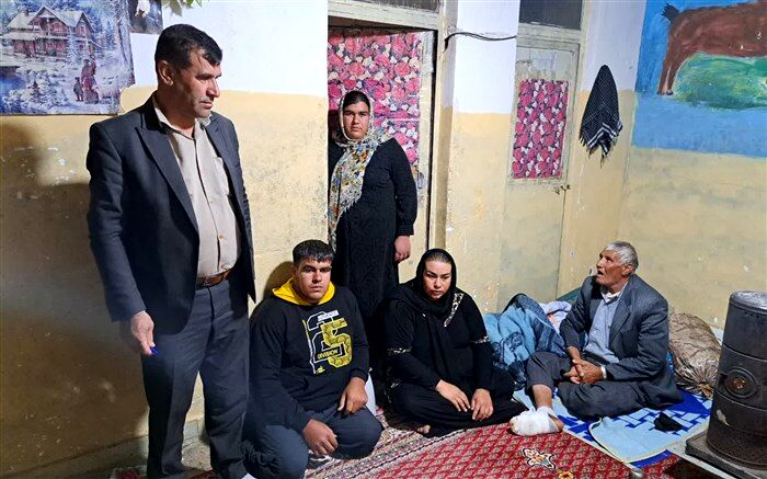 دیدار رئیس بهزیستی شهرستان بویراحمد با خانواده ۵معلولی شهر یاسوج 