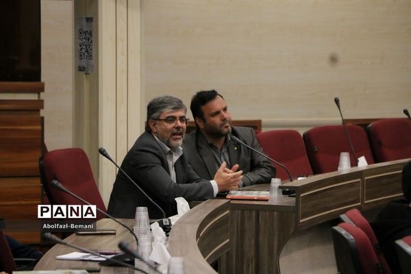 نشست صمیمی معلمان پژوهشگر قم با استاد دانشگاه ناگویای ژاپن