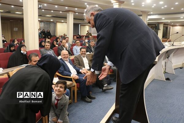 نشست صمیمی معلمان پژوهشگر قم با استاد دانشگاه ناگویای ژاپن