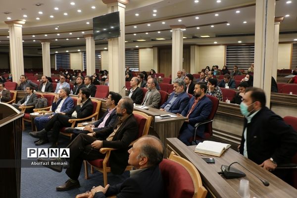 نشست صمیمی معلمان پژوهشگر قم با استاد دانشگاه ناگویای ژاپن