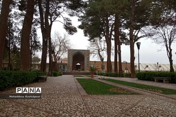 آرامگاه عمرخیام درنیشابور