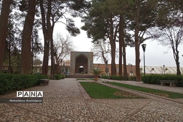 آرامگاه عمرخیام درنیشابور