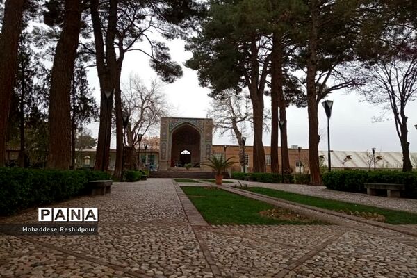 آرامگاه عمرخیام درنیشابور