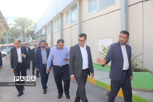 تبریک مدیرکل آموزش و پرورش استان بوشهر به کارکنان در اولین روز کاری سال جدید
