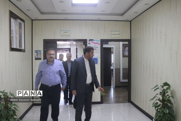 تبریک مدیرکل آموزش و پرورش استان بوشهر به کارکنان در اولین روز کاری سال جدید