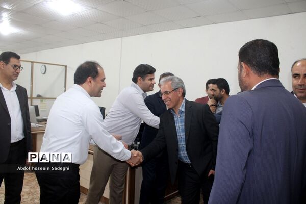 تبریک مدیرکل آموزش و پرورش استان بوشهر به کارکنان در اولین روز کاری سال جدید