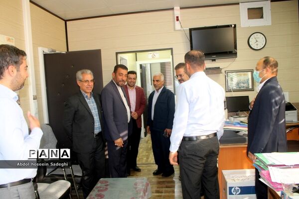 تبریک مدیرکل آموزش و پرورش استان بوشهر به کارکنان در اولین روز کاری سال جدید