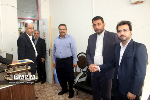 تبریک مدیرکل آموزش و پرورش استان بوشهر به کارکنان در اولین روز کاری سال جدید