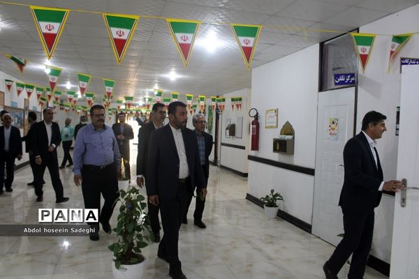 تبریک مدیرکل آموزش و پرورش استان بوشهر به کارکنان در اولین روز کاری سال جدید