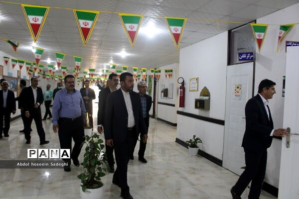 تبریک مدیرکل آموزش و پرورش استان بوشهر به کارکنان در اولین روز کاری سال جدید